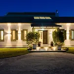 Villa Felicity Svoronata