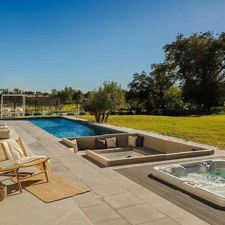 Felicity Вилла Свороната