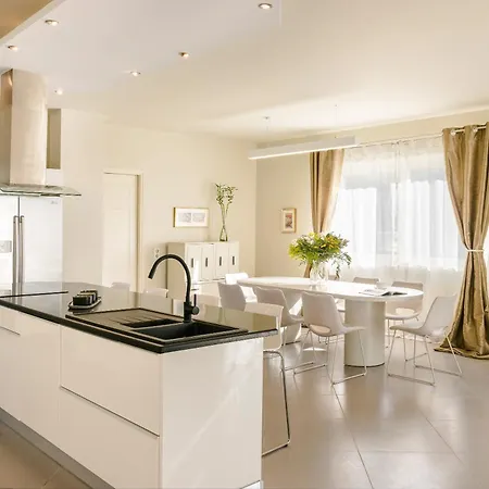 Felicity Свороната