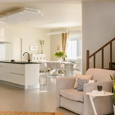 Felicity Вилла Свороната