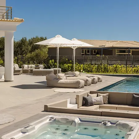 Вилла Felicity Свороната